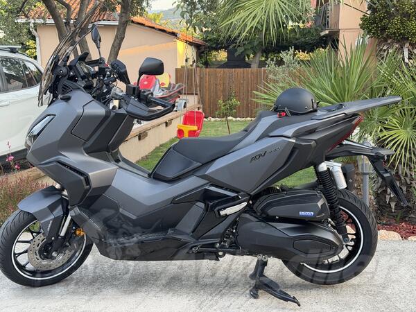 Honda - Adv 350