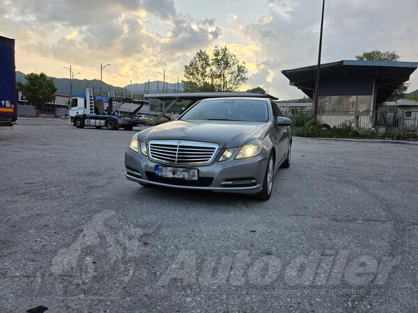 Mercedes Benz - E 250 - 4 Matic