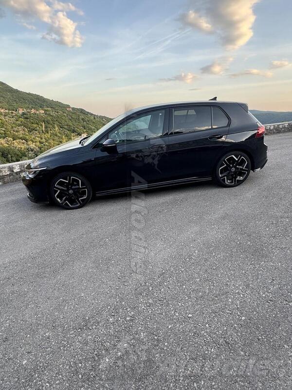 Volkswagen - Golf 8 - 2.0 R line