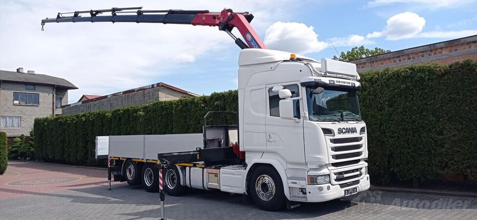 Scania - R580 V8 8x4 / Ravna Platforma + HMF 3220 K7 Dizalica / Kamion / VLT066