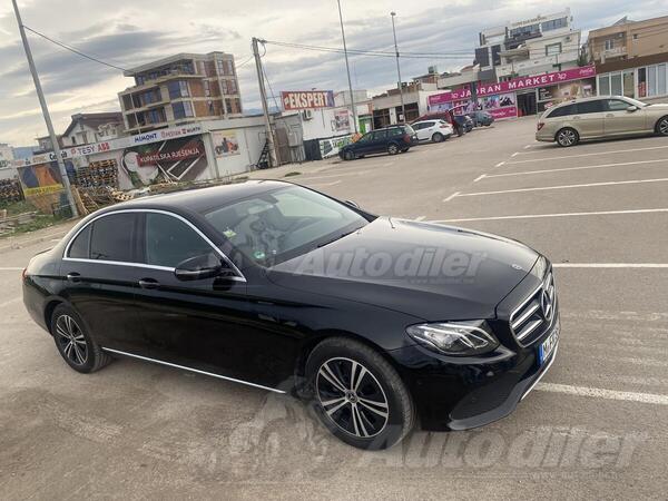 Mercedes Benz - 220