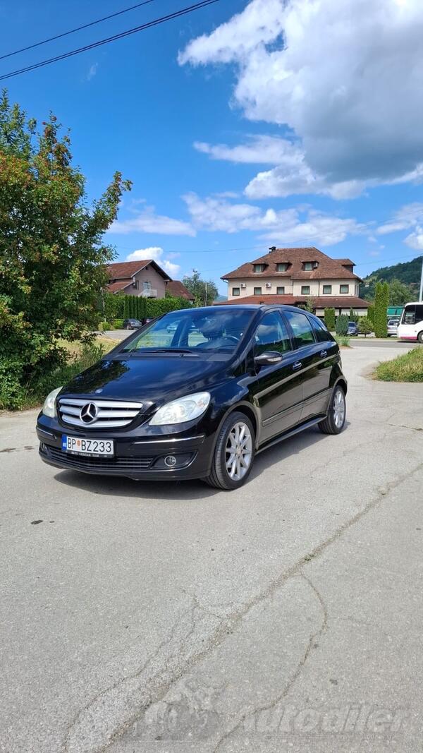 Mercedes Benz - B 180