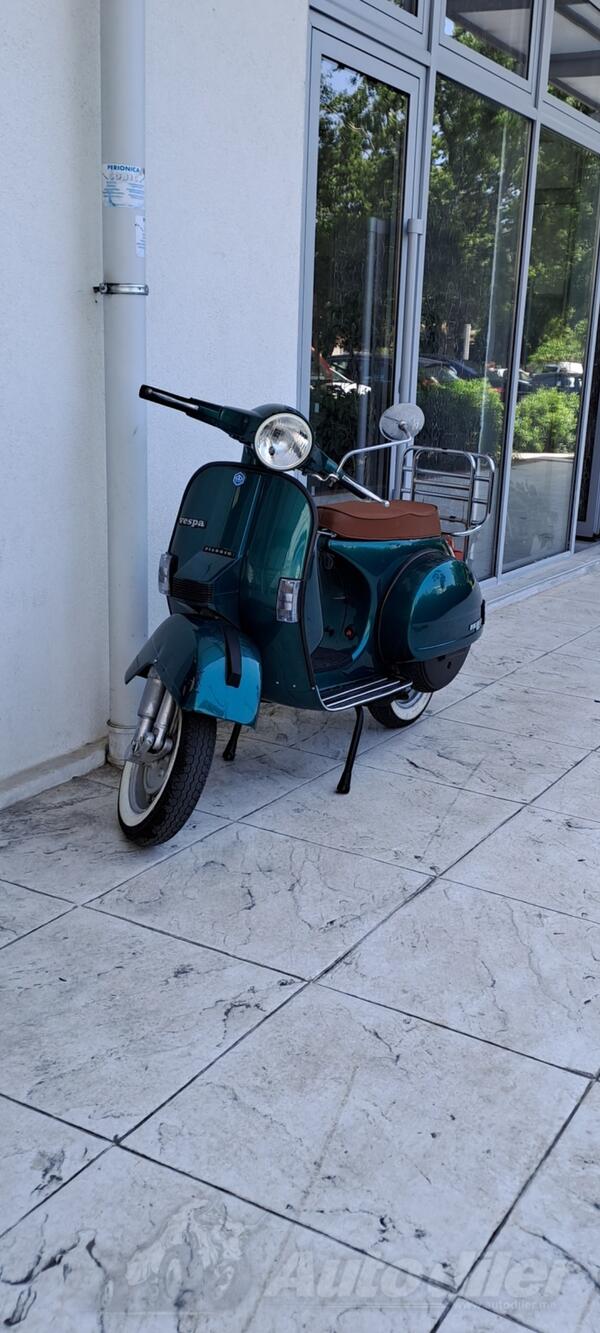Piaggio - Vespa