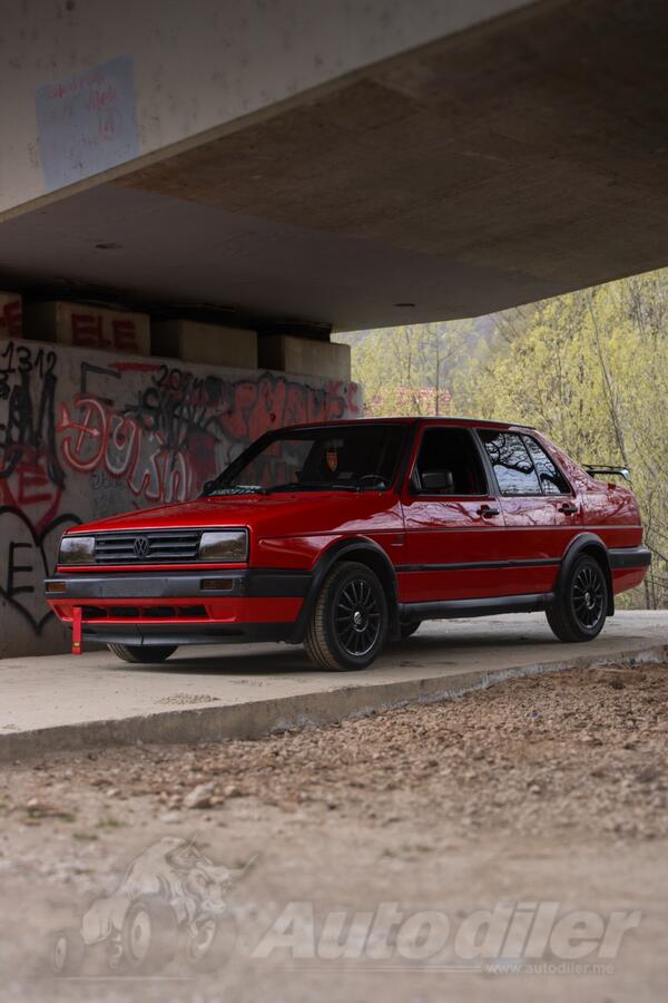 Volkswagen - Jetta - 2