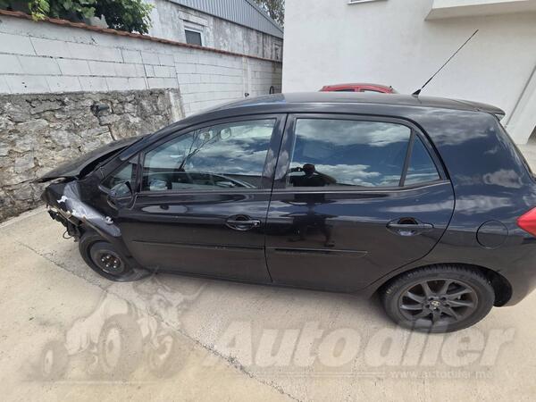 Toyota - Auris - 2.0 D4D HB5