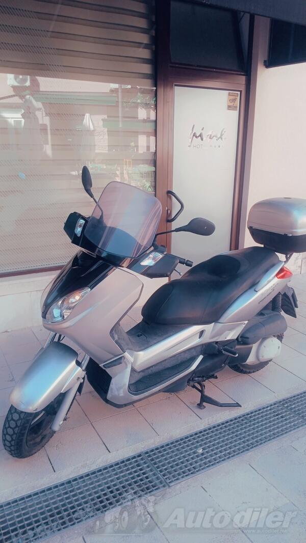Yamaha - xmax