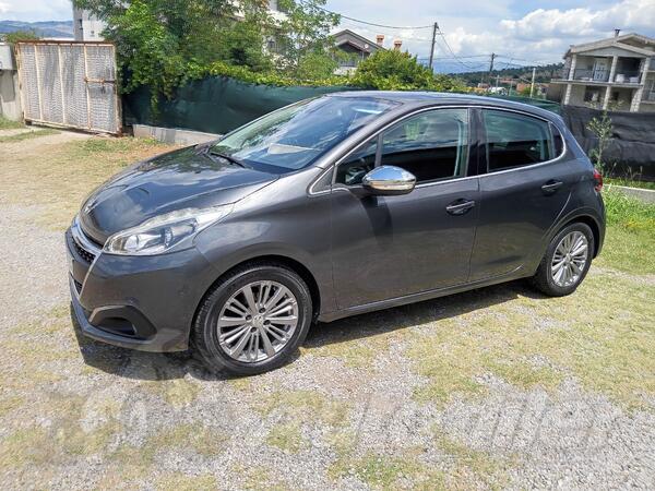 Peugeot - 208 - 1.2i