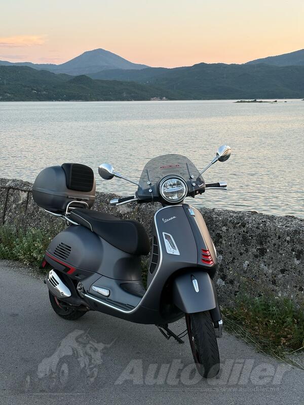 Piaggio - Vespa