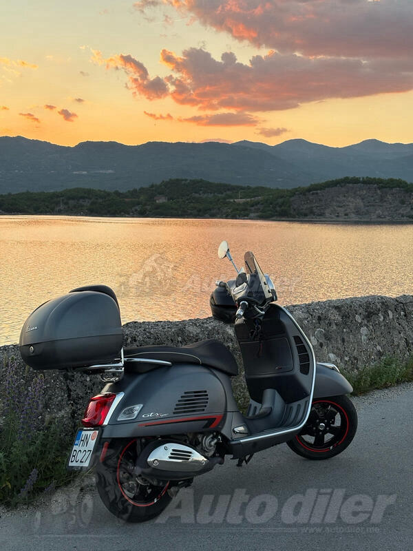 Piaggio - Vespa
