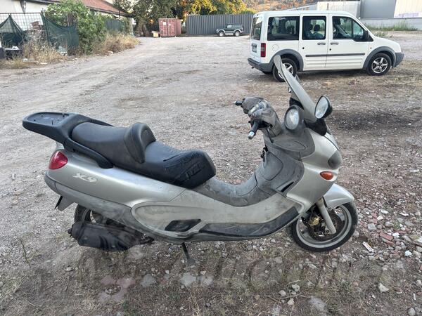 Piaggio - X9