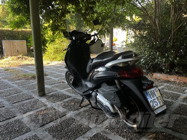 Piaggio - Beverly 500