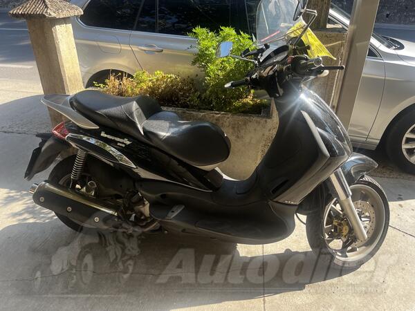 Piaggio - Beverly 500
