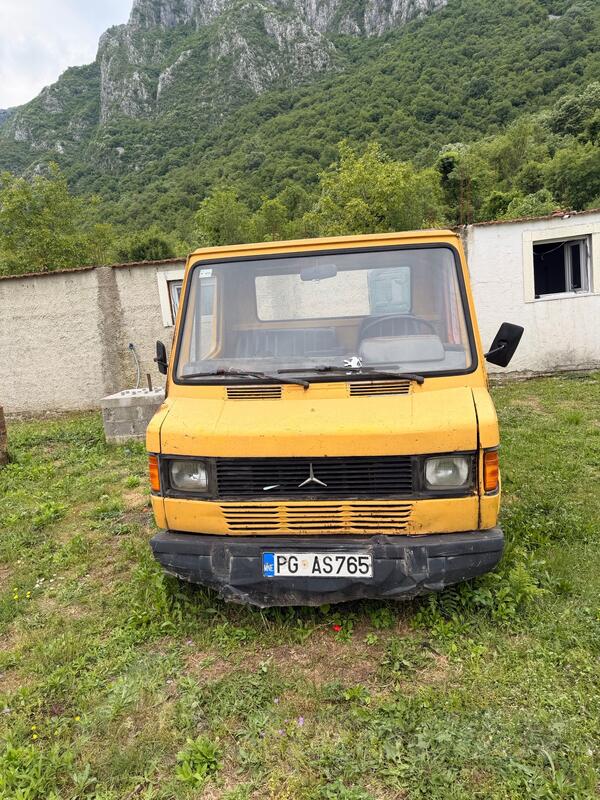 Mercedes Benz - 207