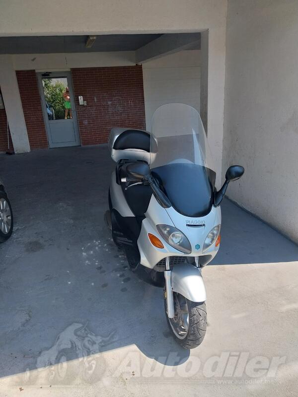 Piaggio - X 9
