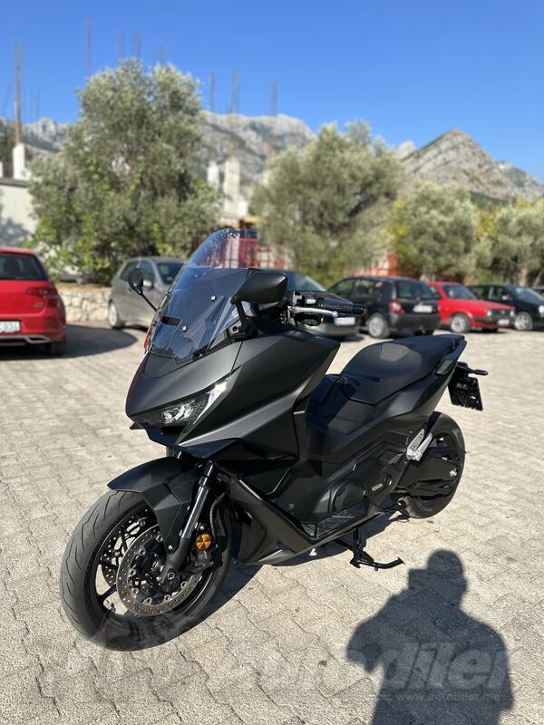 Honda - Forza 750