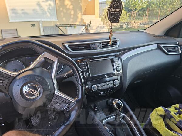 Nissan - Qashqai - 1.8