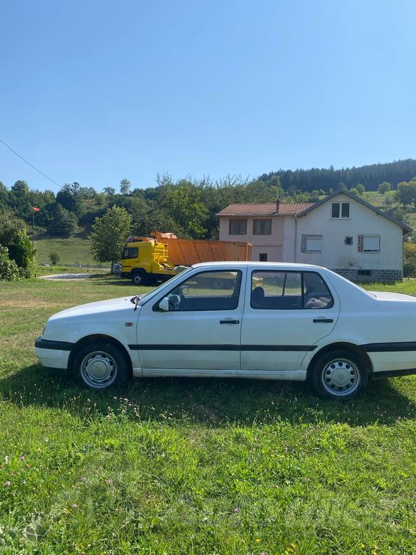 Volkswagen - Vento - 1.9 TD
