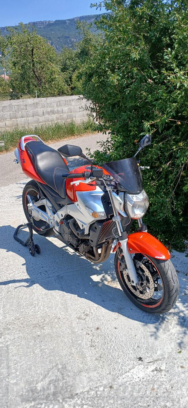 Suzuki - GSR-600