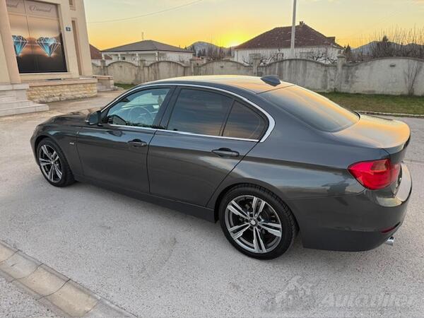 BMW - 320