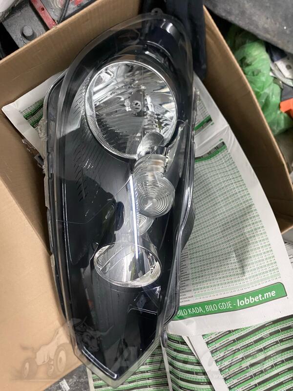 Oba fara za Automobile - Univerzalno