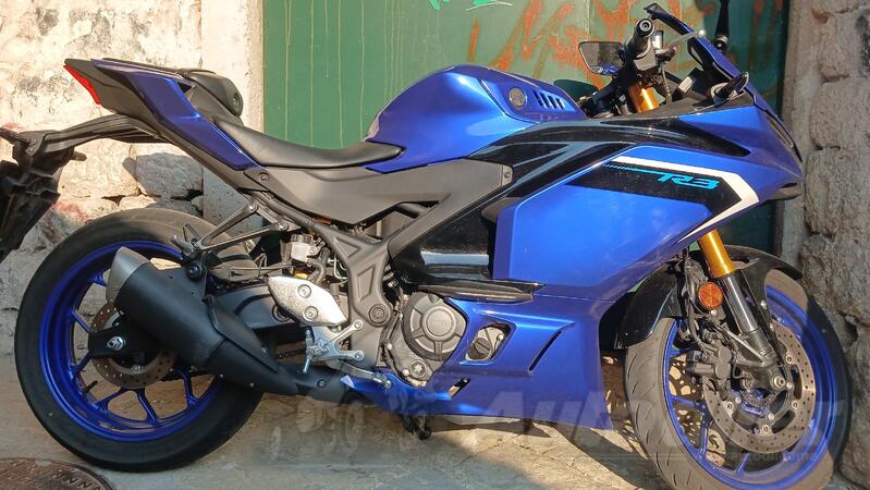 Yamaha - R3