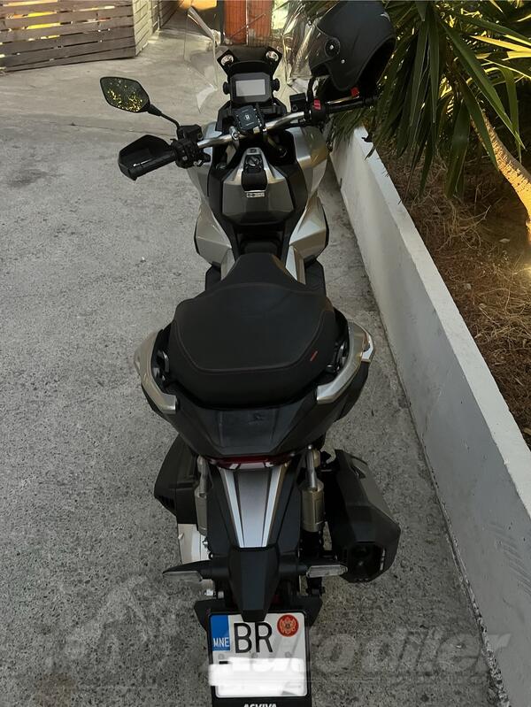 Honda - adv 350