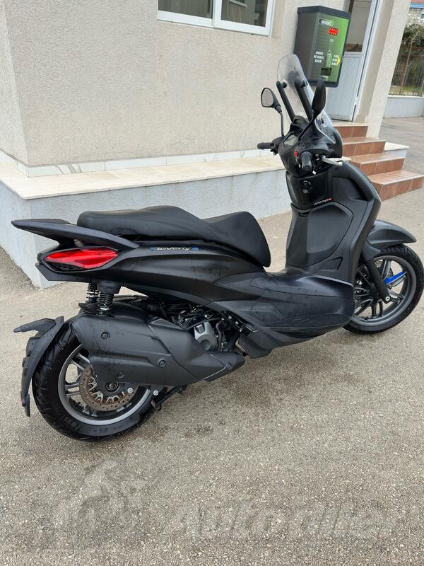 Piaggio - Beverly 400 S