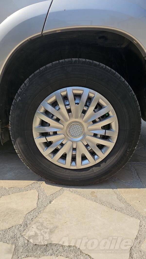 Fabričke felne i Bridgestone gume