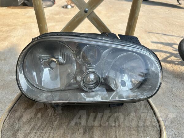 Desni far za Volkswagen - Golf 4    - 1999-2004