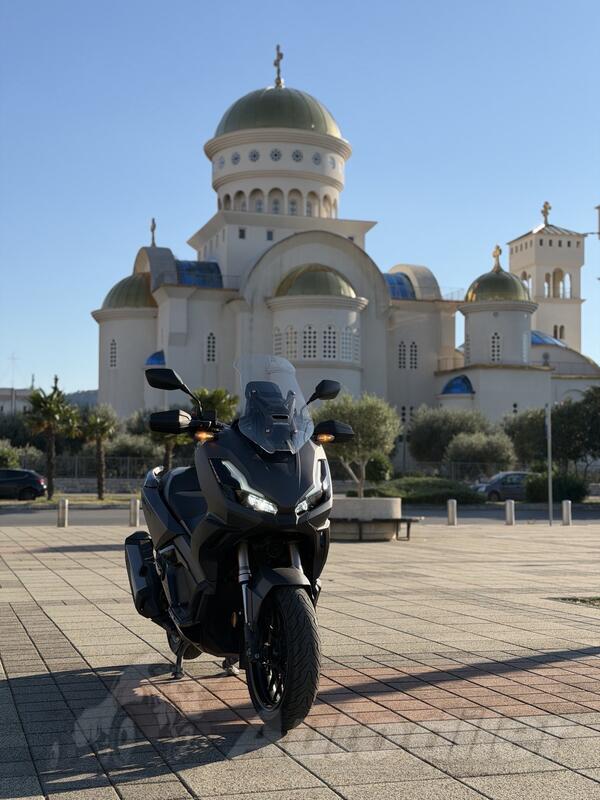 Honda - ADV350