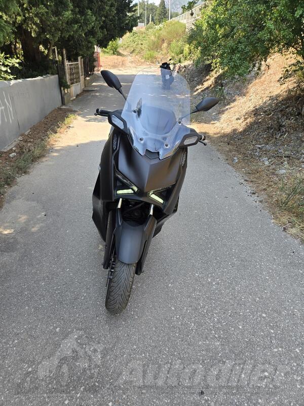 Yamaha - xmax tech max