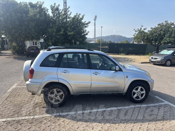 Toyota - RAV 4 - 2.0