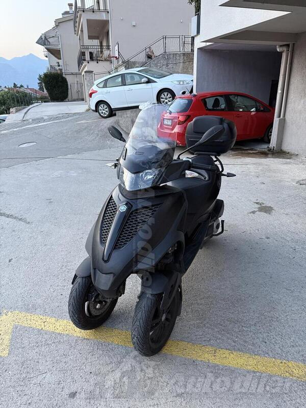 Piaggio - MP3 300 YOURBAN