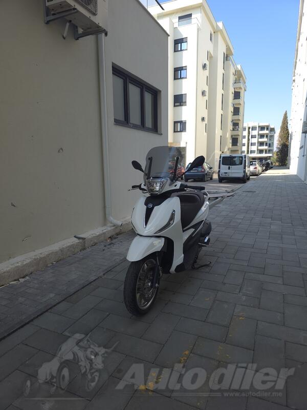 Piaggio - Beverly 300 hpe