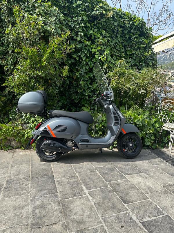 Piaggio - vespa