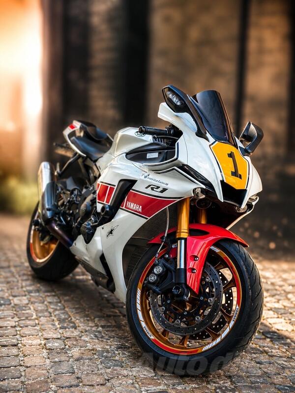 Yamaha - R1
