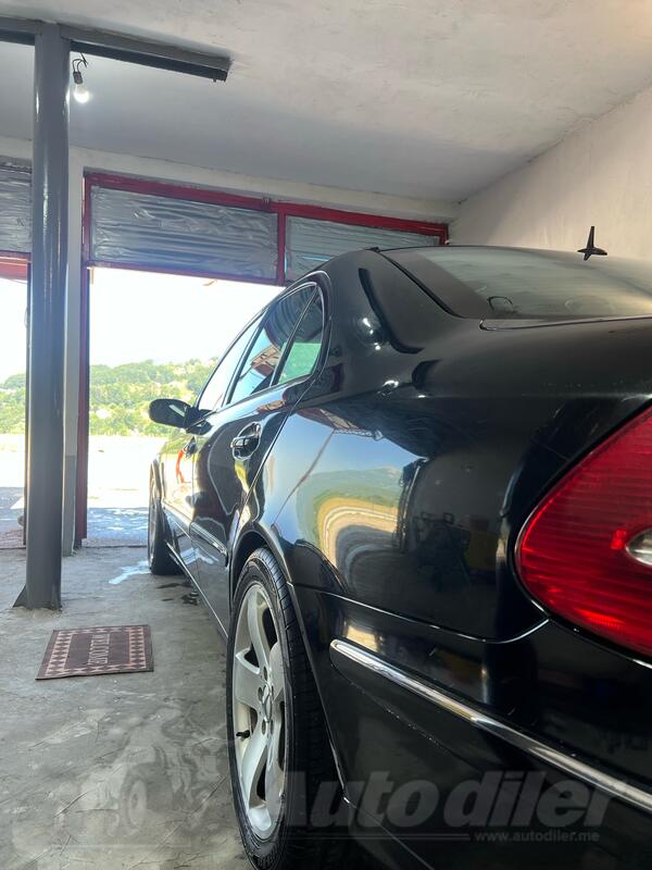 Mercedes Benz - E 220 - 2.2 90 KW