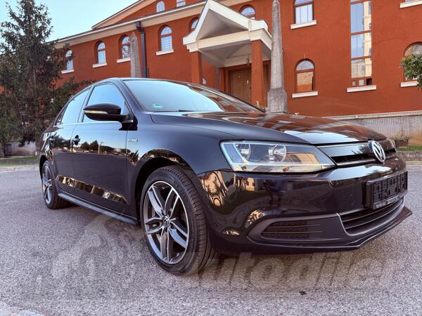 Volkswagen - Jetta - HYBRID