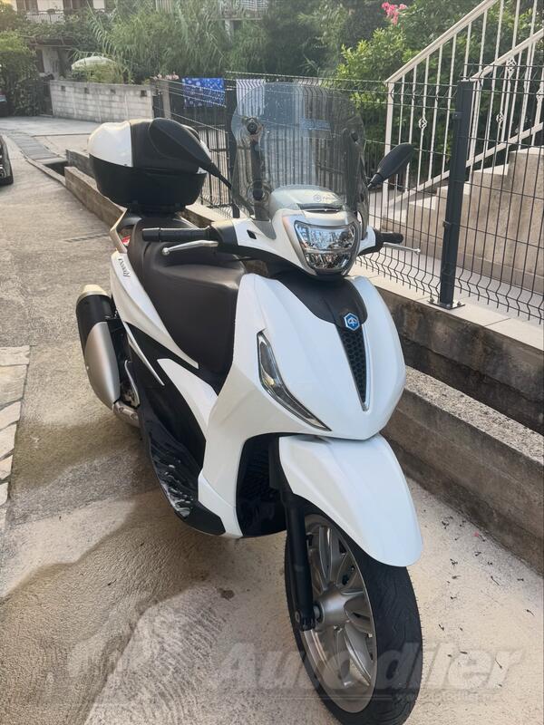 Piaggio - Beverly 300