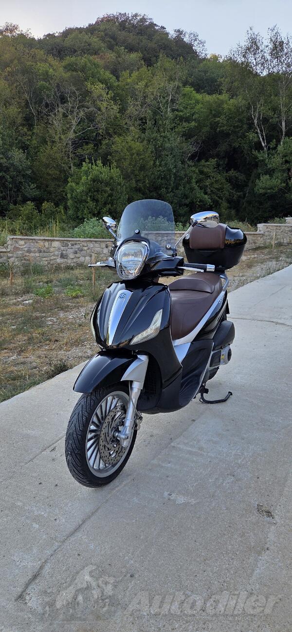 Piaggio - Beverly 300