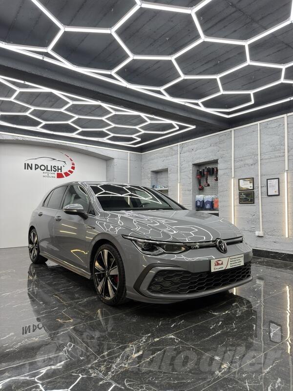 Volkswagen - Golf 8 - 2.0