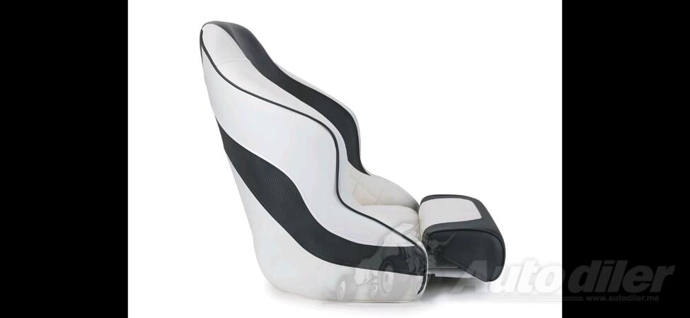 Chairs and benches for watercrafts