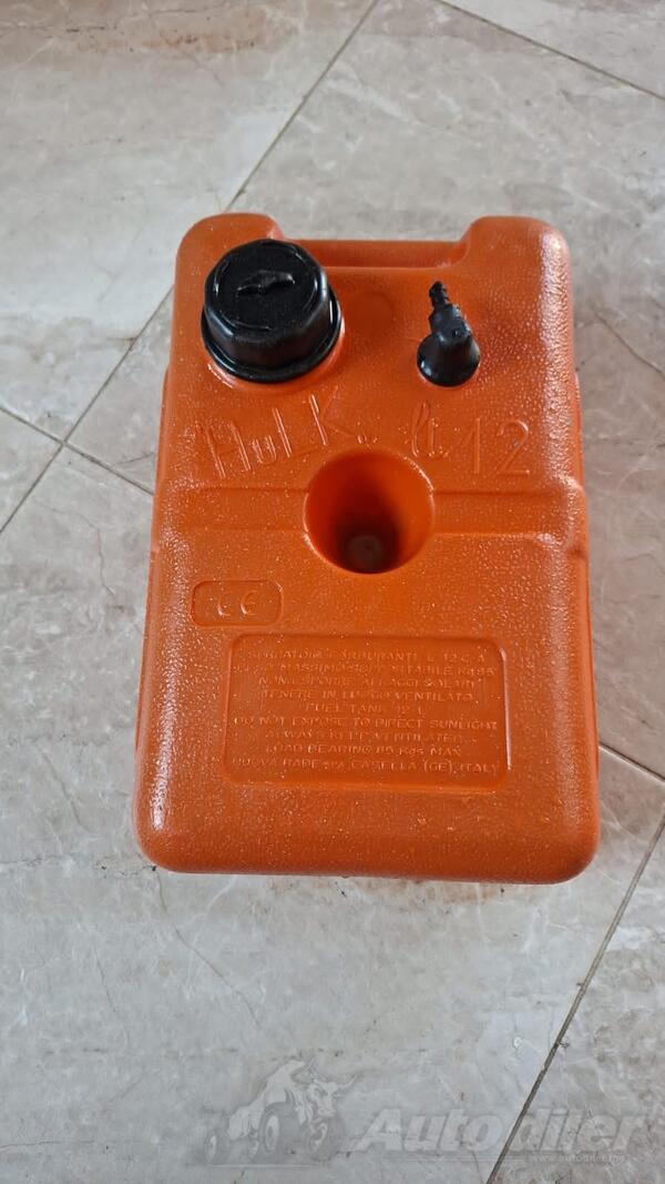 Fuel tank for watercrafts