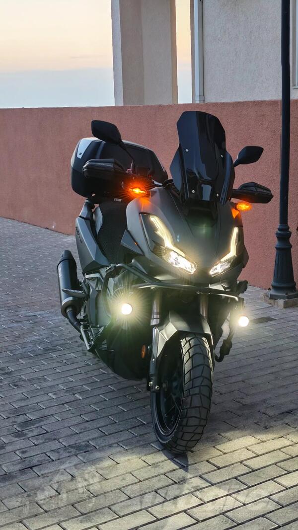 Honda - adv 350