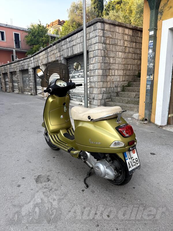 Piaggio - Vespa LX