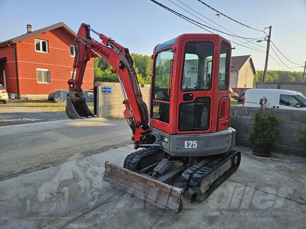 Bobcat - e25