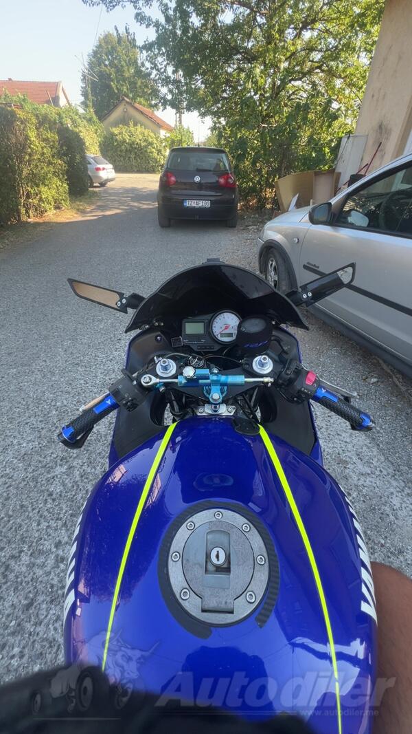 Yamaha - R6