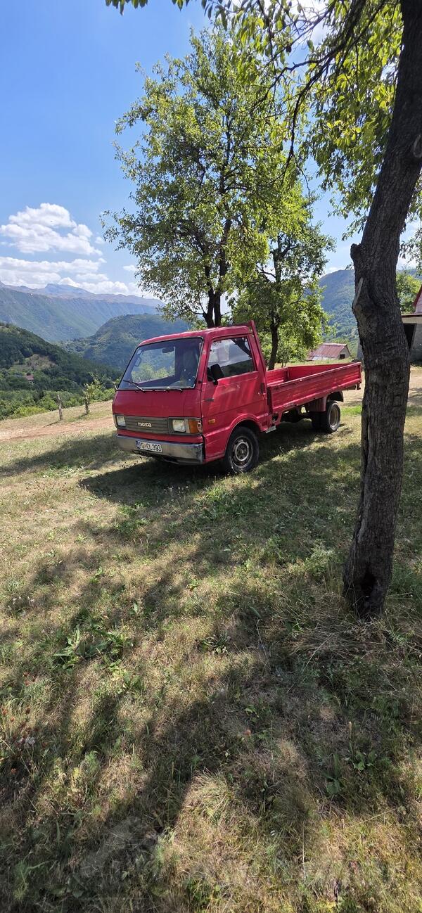 Mazda - E 2000 I