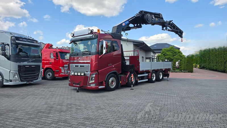 Volvo - FH16 750 8x4 – kamion sa ravnom platformom / HMF 7020 dizalica + JIB / VLT070