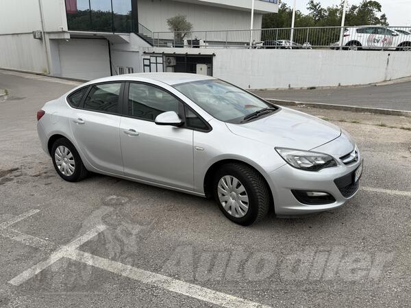 Opel - Astra - 1.6 XER AT